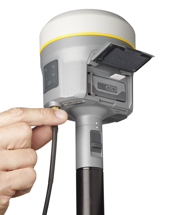 Connecting remote radio antenna cable to the receiver